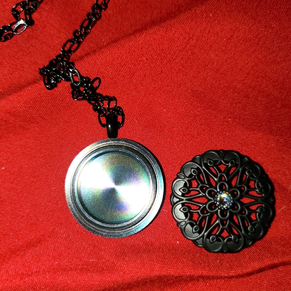 Essential oil locket necklace